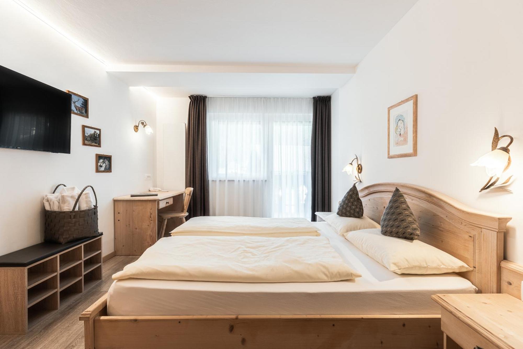 Hotel La Pineta Селва ди Вал Гардена Стая снимка