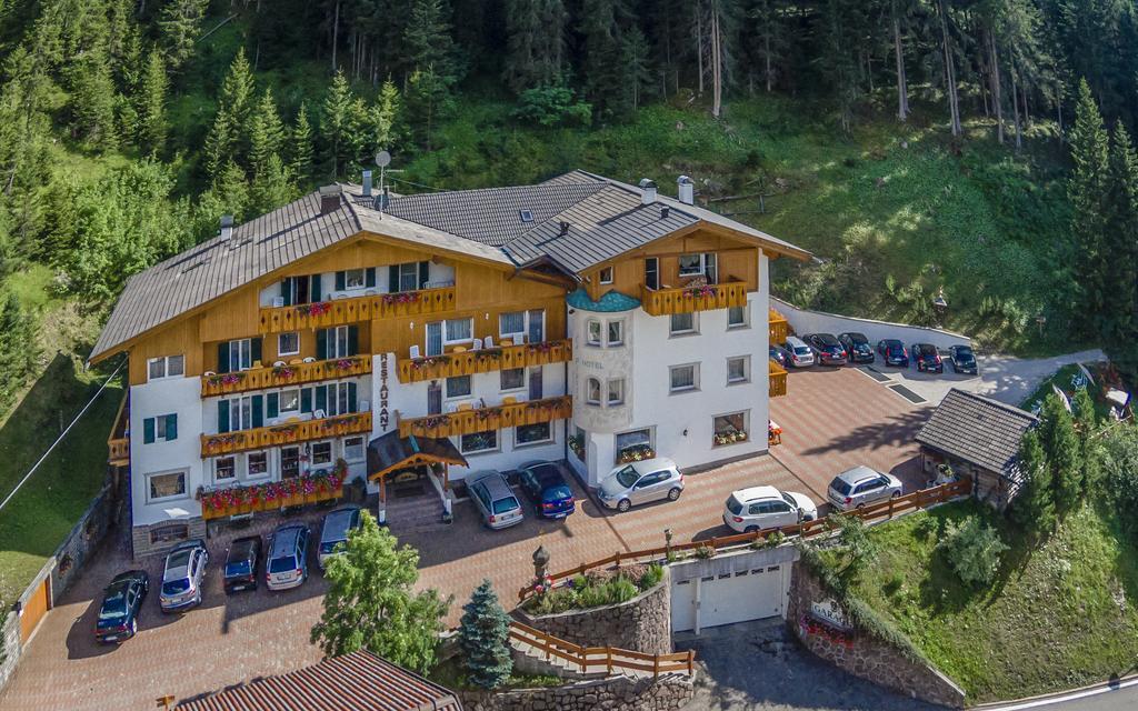 Hotel La Pineta Селва ди Вал Гардена Екстериор снимка